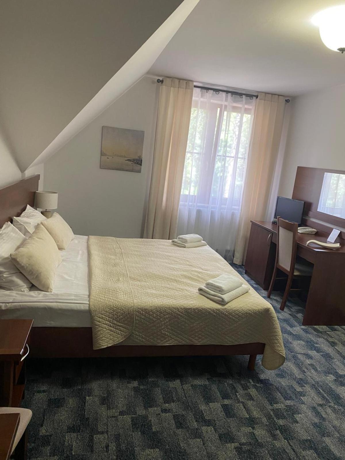 Orneta Hotel Restauracja Cztery Pory Roku מראה חיצוני תמונה